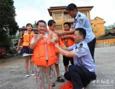 暑期防溺水 民警來(lái)教你