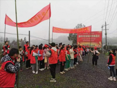 陳家坊鎮(zhèn)東江村開展“民族團結一家親”進校園宣傳活動