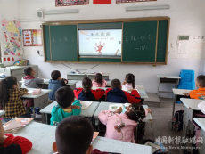 隆回縣六都寨鎮(zhèn)中心小學開展廉潔教育主題班會